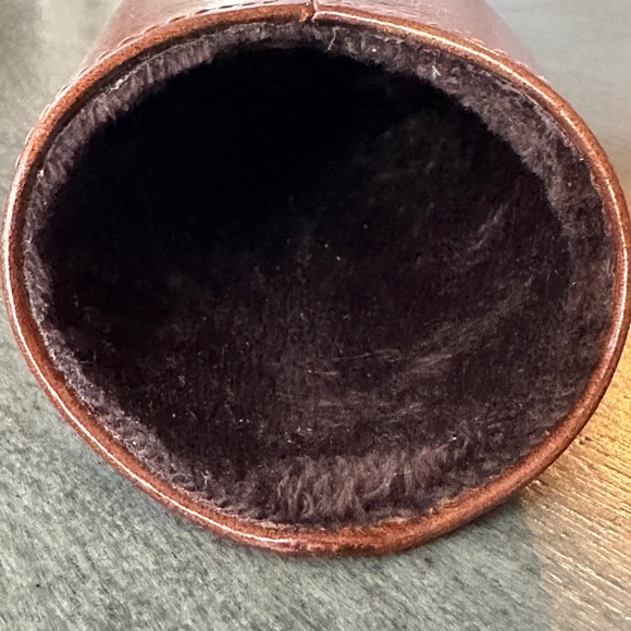 The Luxury Eyewear Stand - Natural Leather - Picture 7 of 7